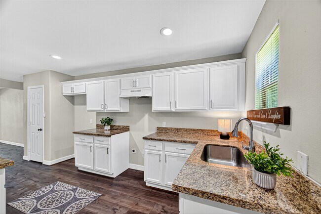 Building Photo - 2217 10th St