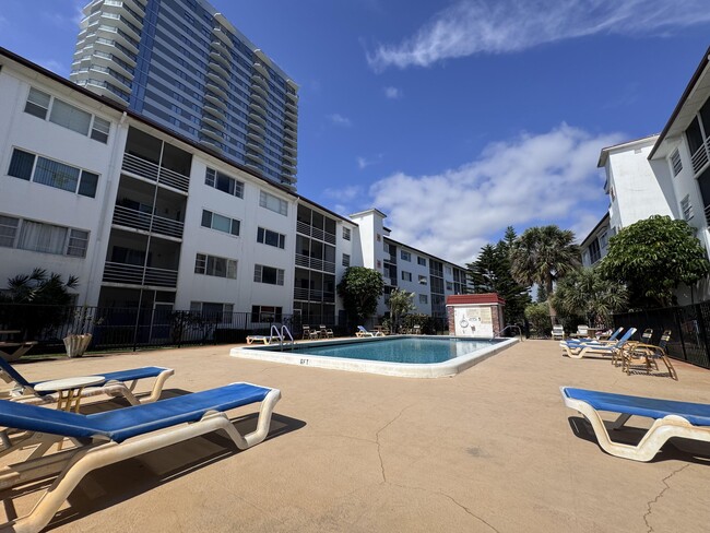 Building Photo - 4500 N Flagler Dr