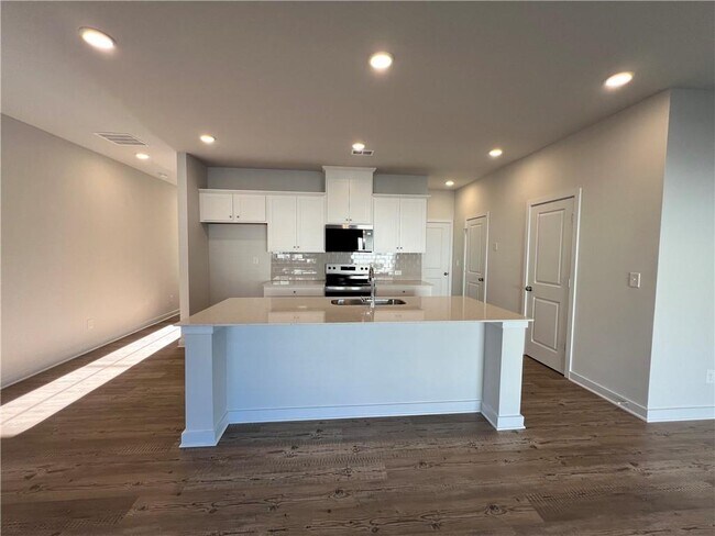 Building Photo - 7313 Mulberry St