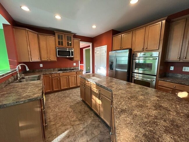 Building Photo - 9541 Evergreen Circle