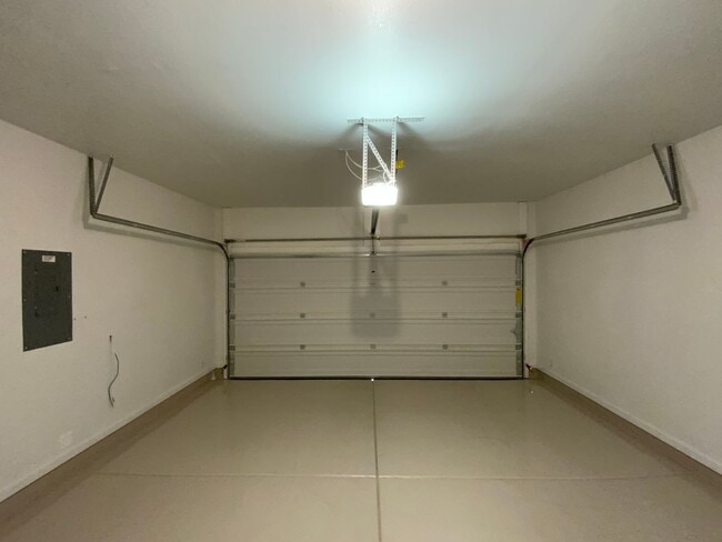 Building Photo - 3 Bedroom Single Story Home Available Near...