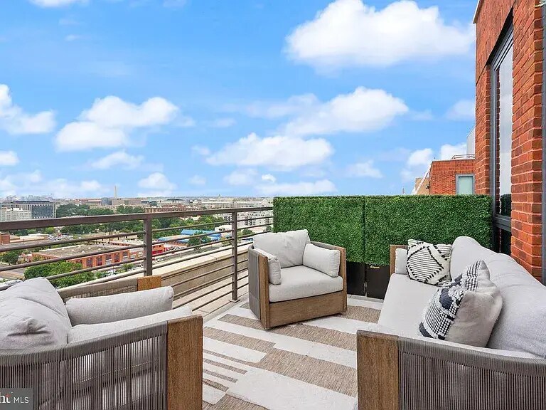 Building Photo - 1211 Van St SE