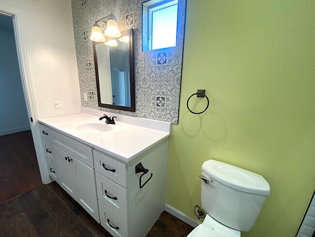 Building Photo - 4861 Mascot St