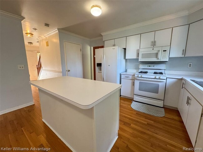Building Photo - 2867 Woodmont Dr W