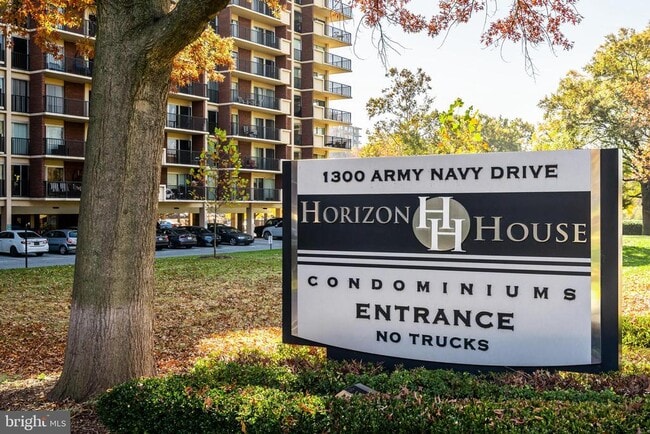 Building Photo - 1300 Army Navy Dr