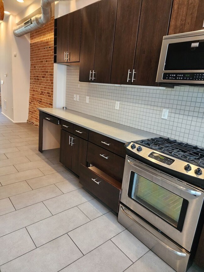 Building Photo - 4 E Henrietta St