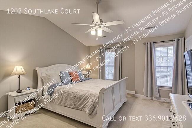 Building Photo - 1202 Southlake Ct