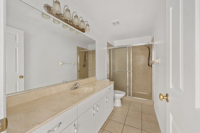 Building Photo - Spacious 3-Bedroom Home with Modern Open Floor Plan in Desirable Marion Oaks!