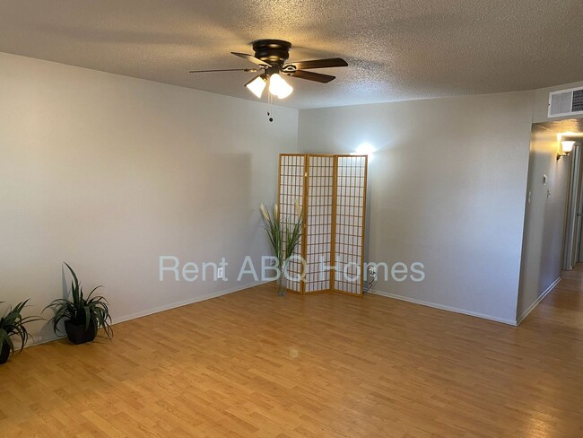 Building Photo - 3 Bed, 2 Bath Family Home in Highland School District