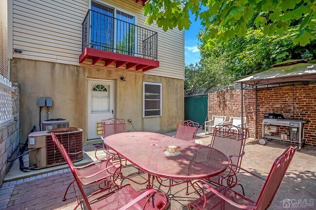 Building Photo - 125 Elizabeth Ave