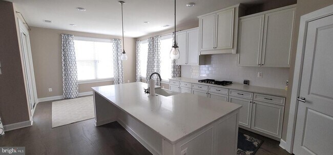 Building Photo - 37046 Seagrove Wy