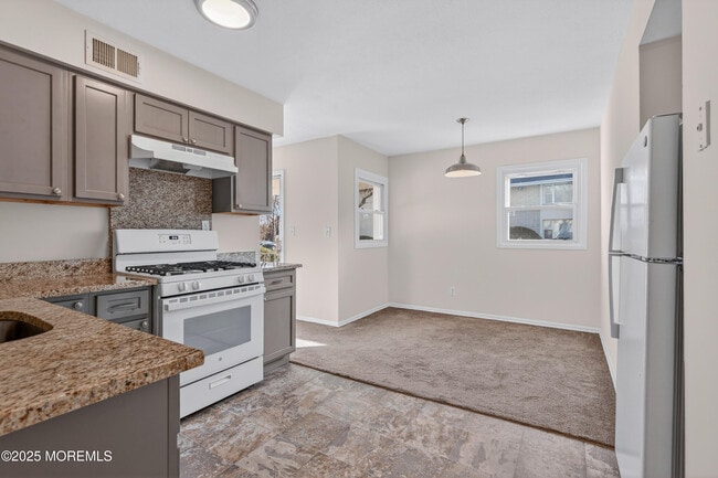 Building Photo - 2137 8th Ave