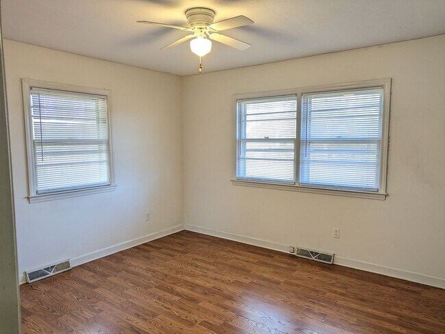 Building Photo - New listing in Mooresville!