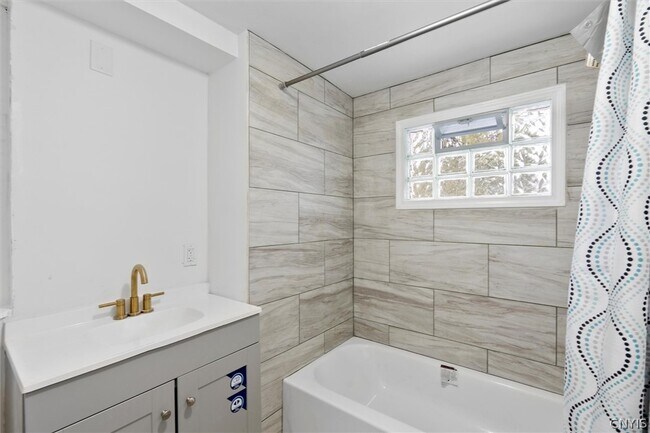 Building Photo - 104 Kincaid Ave