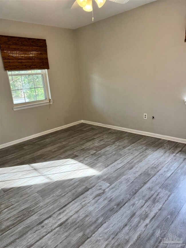 Building Photo - 117 S Sunset Blvd