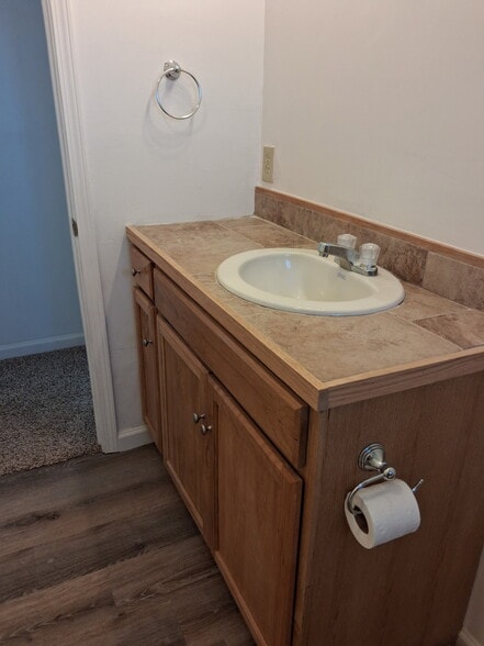 Building Photo - 1124 Juniper Dr