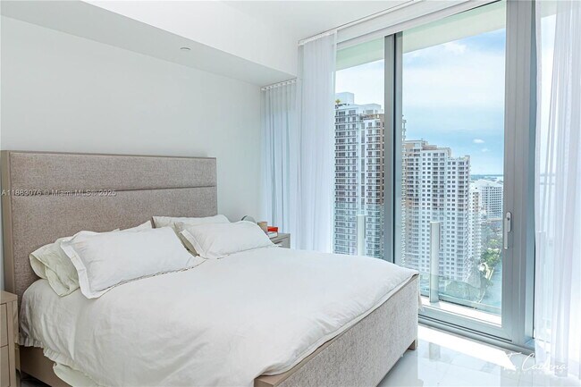 Building Photo - 300 Biscayne Blvd Way