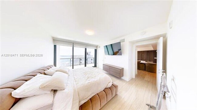 Building Photo - 1451 Brickell Ave