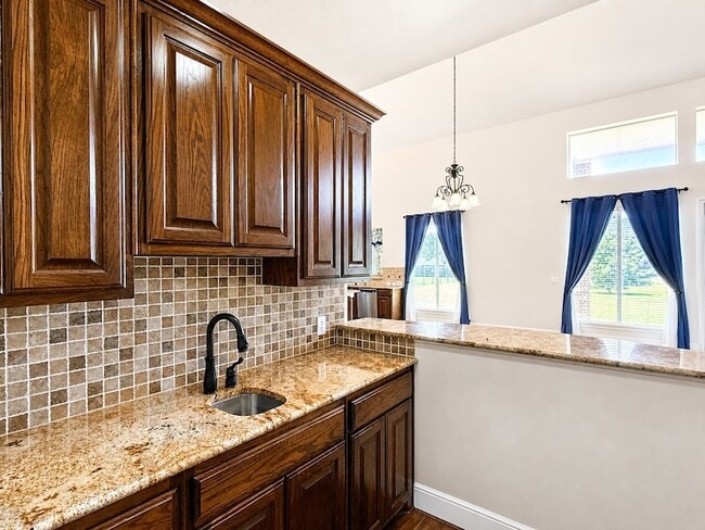 Building Photo - 7304 Meadow Glen Dr