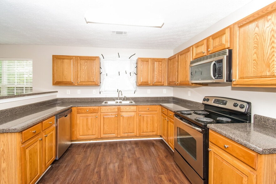 Building Photo - 3778 Renfroe Ave