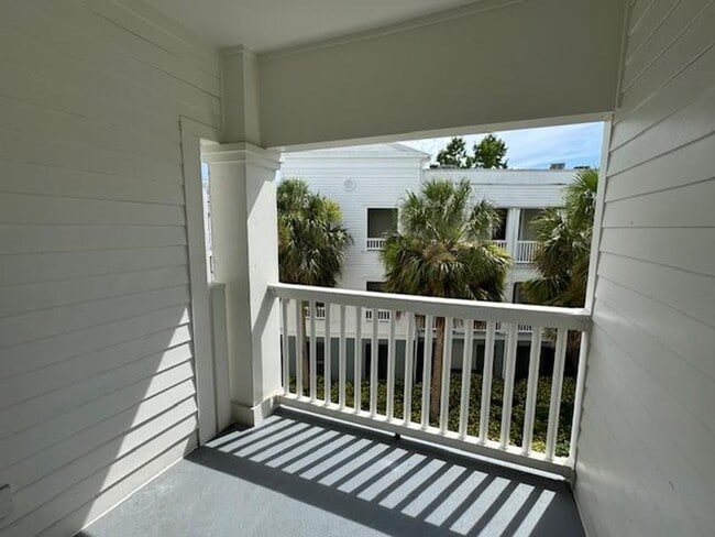 Building Photo - Renovated 3 Bedroom Top Floor Condo in Downtown Celebration