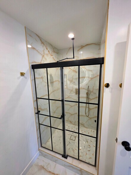 Building Photo - 14929 Titus St