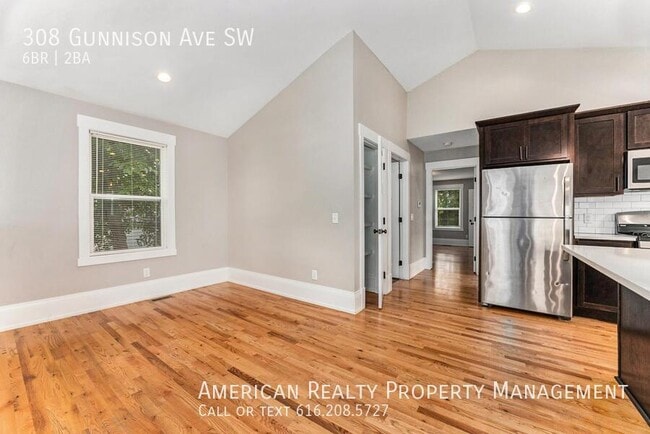 Building Photo - 308 Gunnison Ave SW