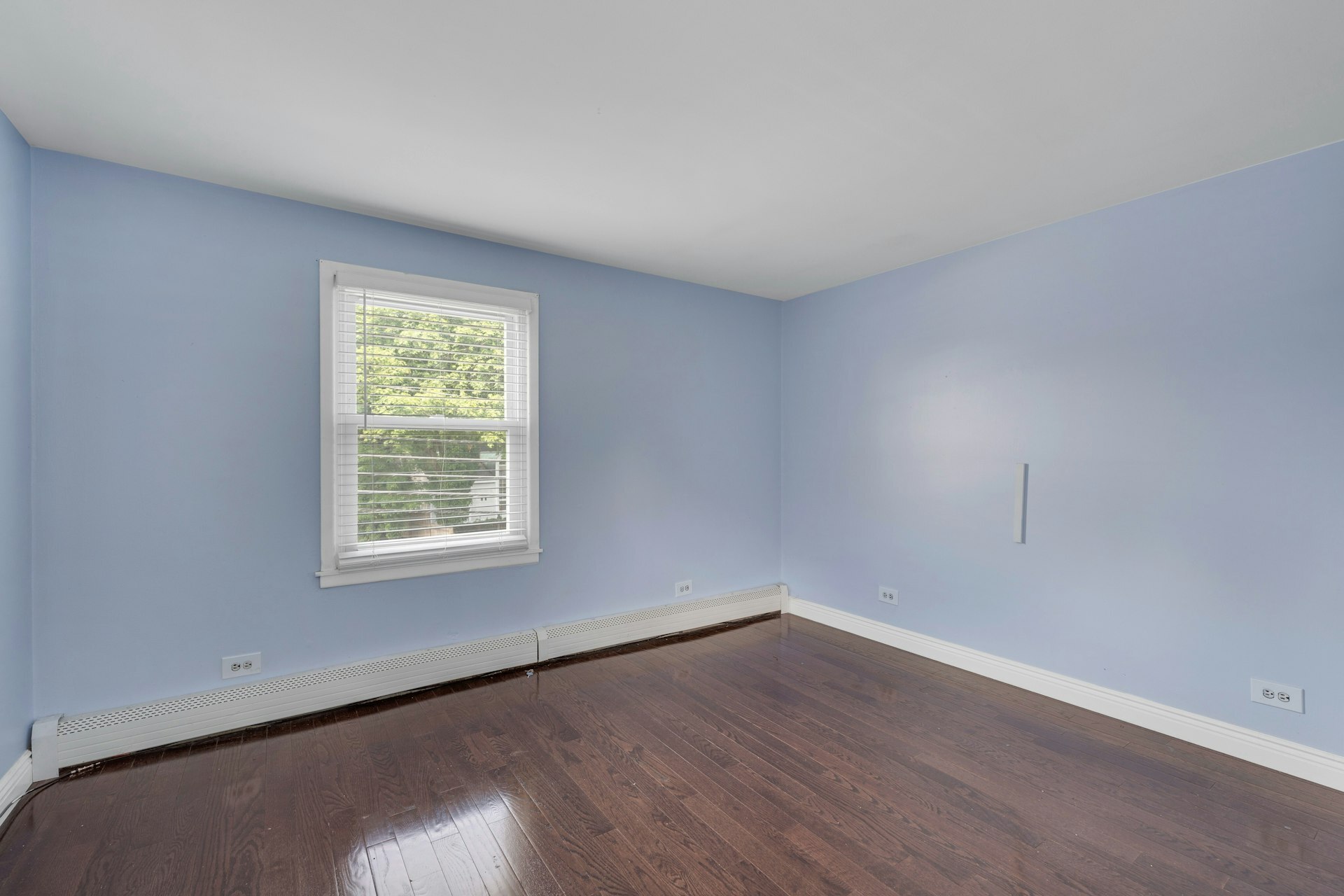 Building Photo - 44 E Spring Valley Ave