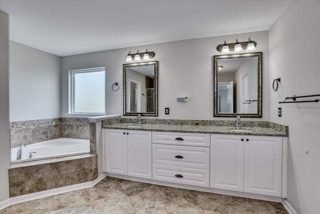 Building Photo - 314 Bella Rose Dr