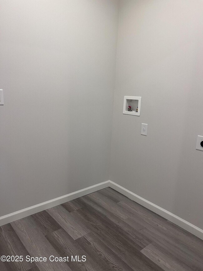 Building Photo - 2398 Angel Rd