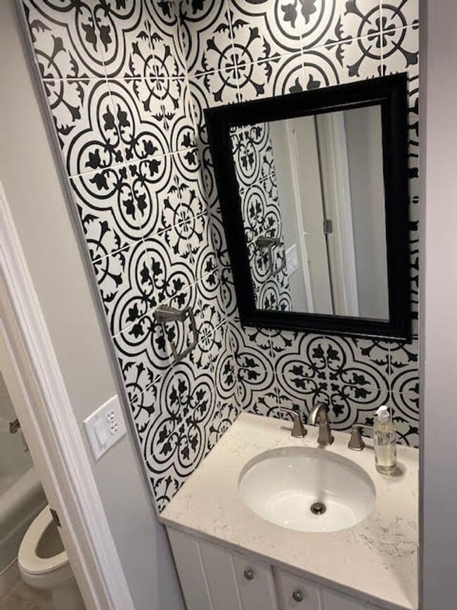 Building Photo - Dillon Valley East Condo-Beautifully Remodeled  3 Bedroom/2 Bath Unit w/Clubhouse, Pool & Hot Tub