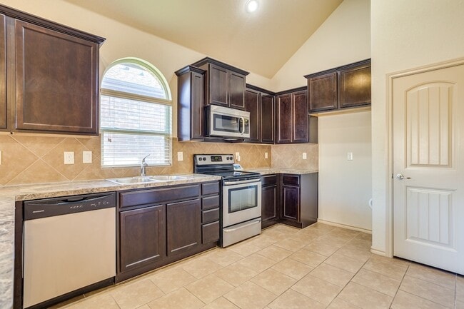 Building Photo - 4013 Lazy River Ranch Rd
