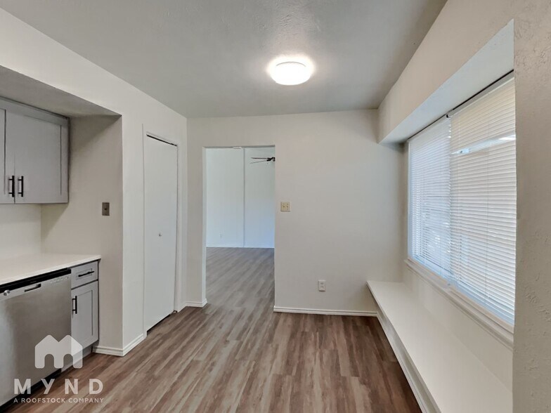 Building Photo - 4559 Sugar Bush Ct