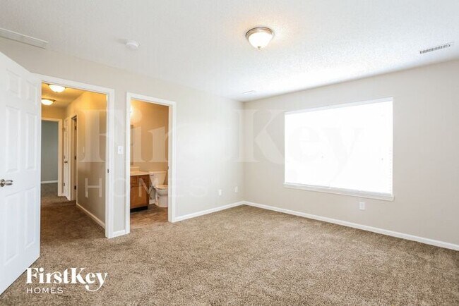 Building Photo - 699 Findlay Ln