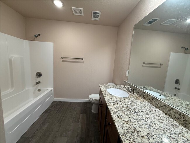 Building Photo - 522 Vee St