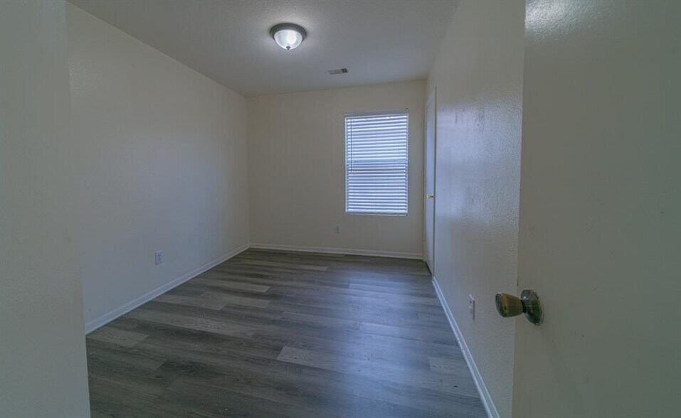 Building Photo - 5511 Darby Square Trl