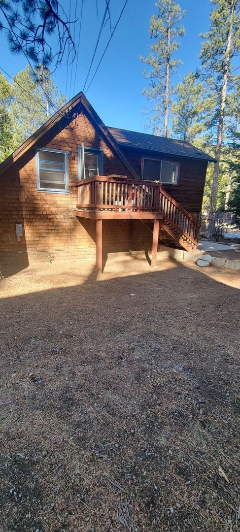 Building Photo - $1500 Cute 1 bedroom 1 bath unit above garage on quiet street