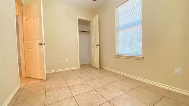 Building Photo - 10521 Tanyard Rd