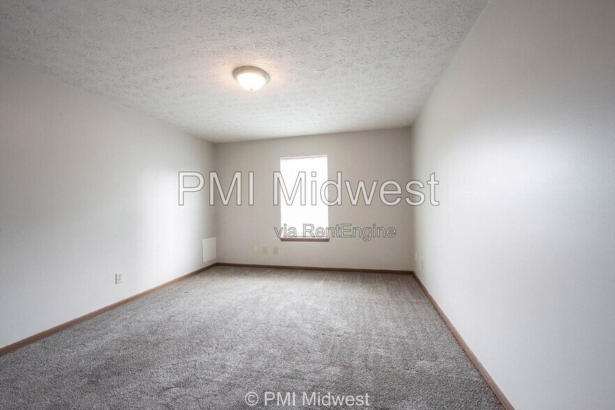 Building Photo - 1092 Cobra Dr
