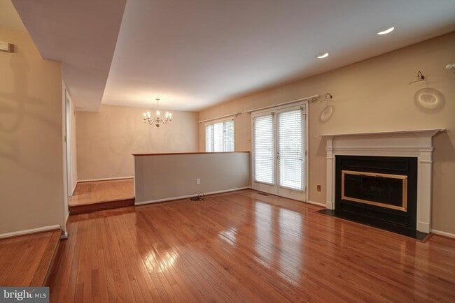 Building Photo - 71 Amity Dr