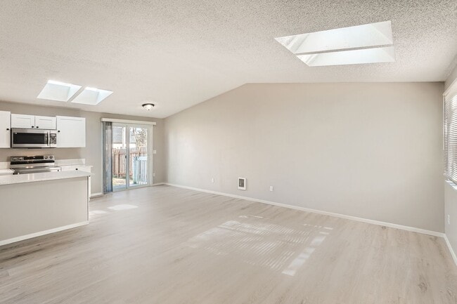 Building Photo - 209 E 36th St