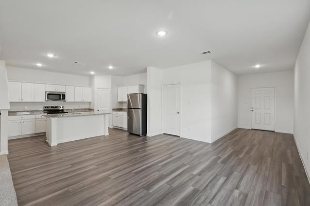 Building Photo - 5934 Sahara Dr