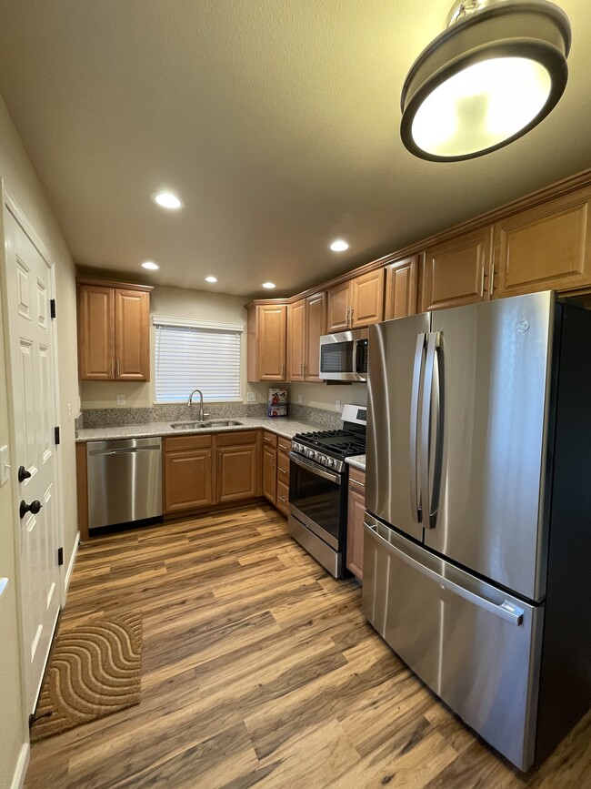 Kitchen - 1311 Kirman Ave