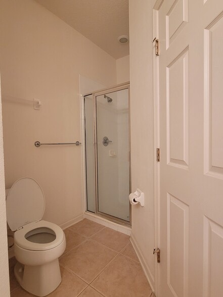 Master Walk-in Shower - 221 Victoria Commons Blvd