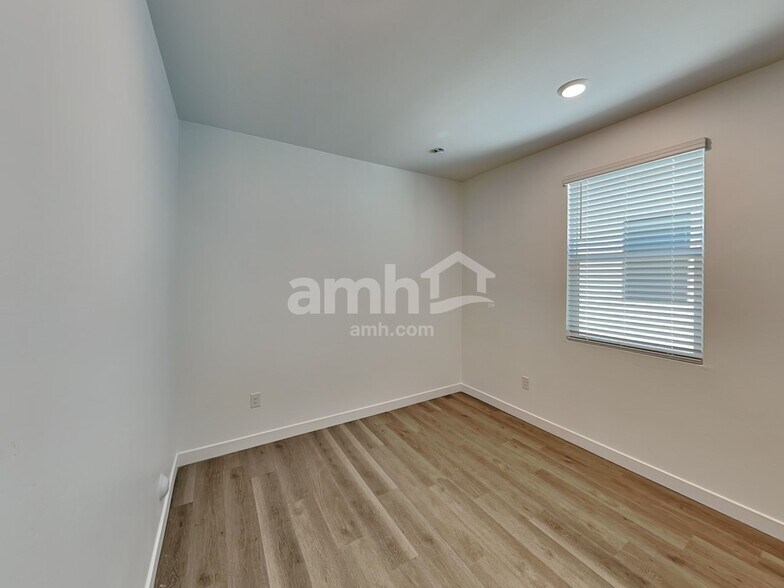 Building Photo - 9561 E Harkes Dr