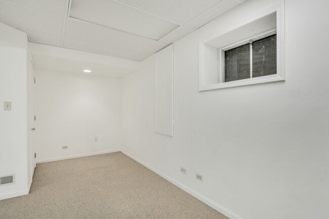 Building Photo - 1000 Cumberland Ln