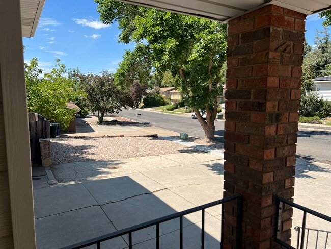 Building Photo - 1597 Navajo Dr