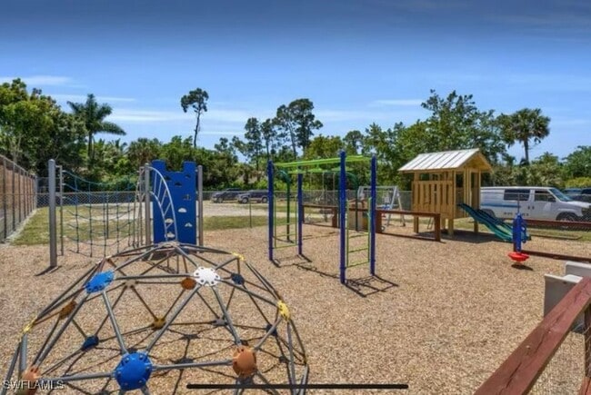 Building Photo - 2649 Longboat Dr