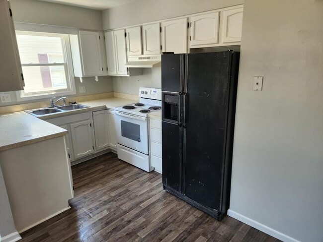 Building Photo - 1606 Tippecanoe Dr