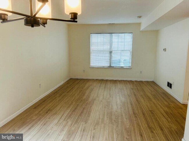 Building Photo - 410 Aldeberan Dr